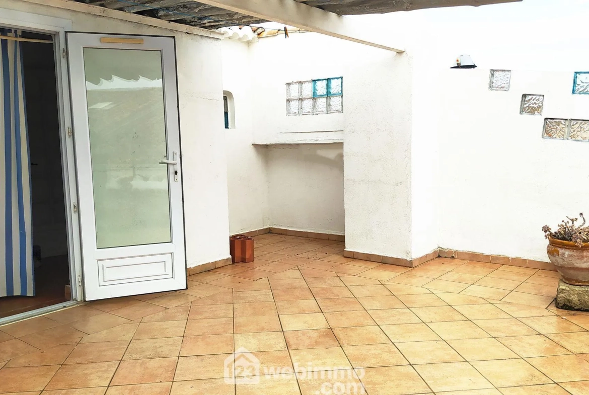 Maison de village rénovée de 80m² à Saintes-Maries-de-la-Mer avec terrasse 