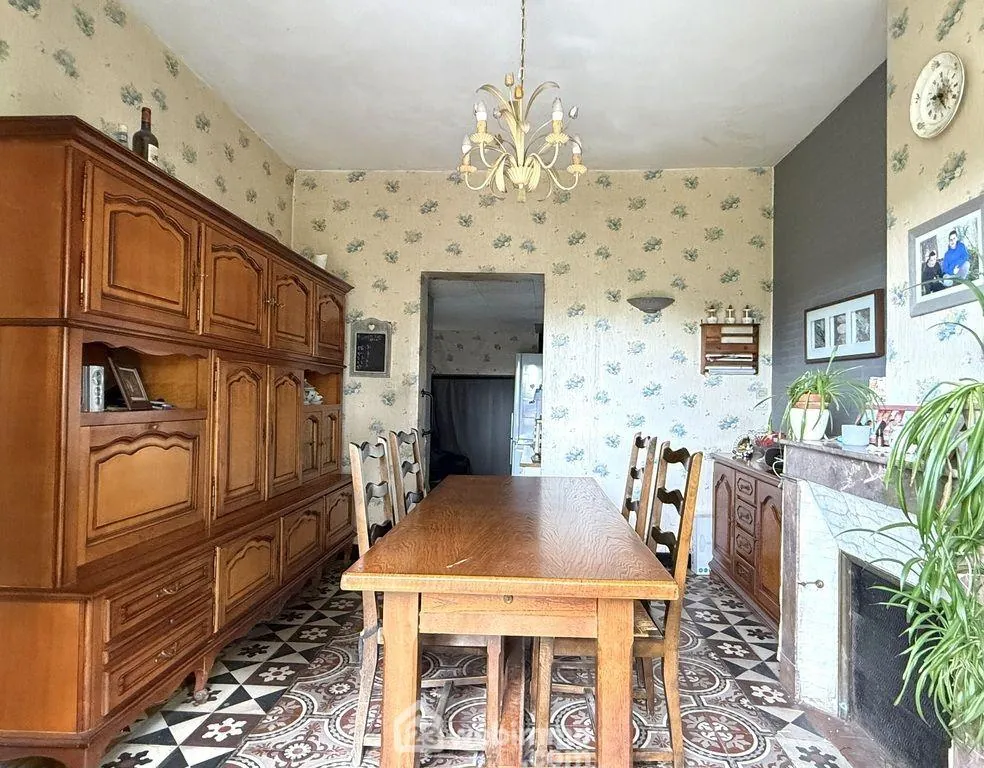 Maison en tuf de 1868 avec terrain de 3 hectares à Longué-Jumelles 