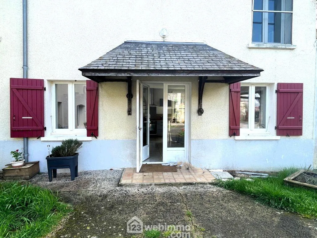 Maison de plain-pied 98 m² avec dépendances à Braye-sous-Faye 