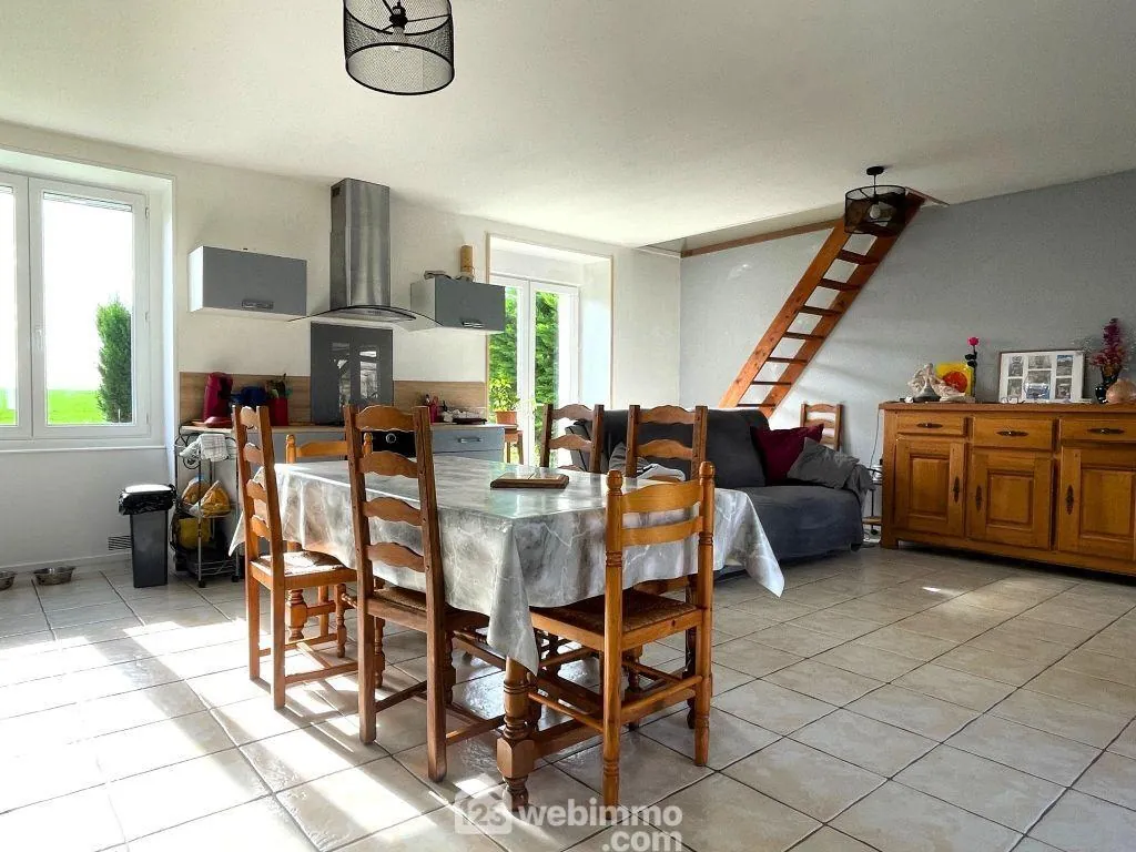 Maison de plain-pied 98 m² avec dépendances à Braye-sous-Faye 