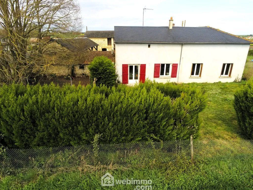 Maison de plain-pied 98 m² avec dépendances à Braye-sous-Faye 