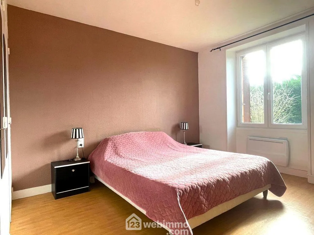 Maison de plain-pied 98 m² avec dépendances à Braye-sous-Faye 