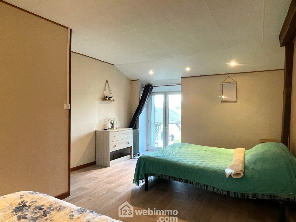 Maison de plain-pied 98 m² avec dépendances à Braye-sous-Faye 