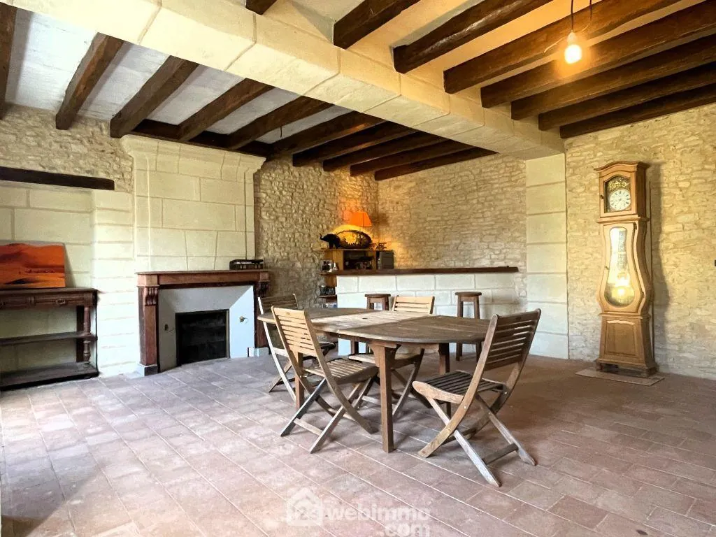 Maison de plain-pied 98 m² avec dépendances à Braye-sous-Faye 