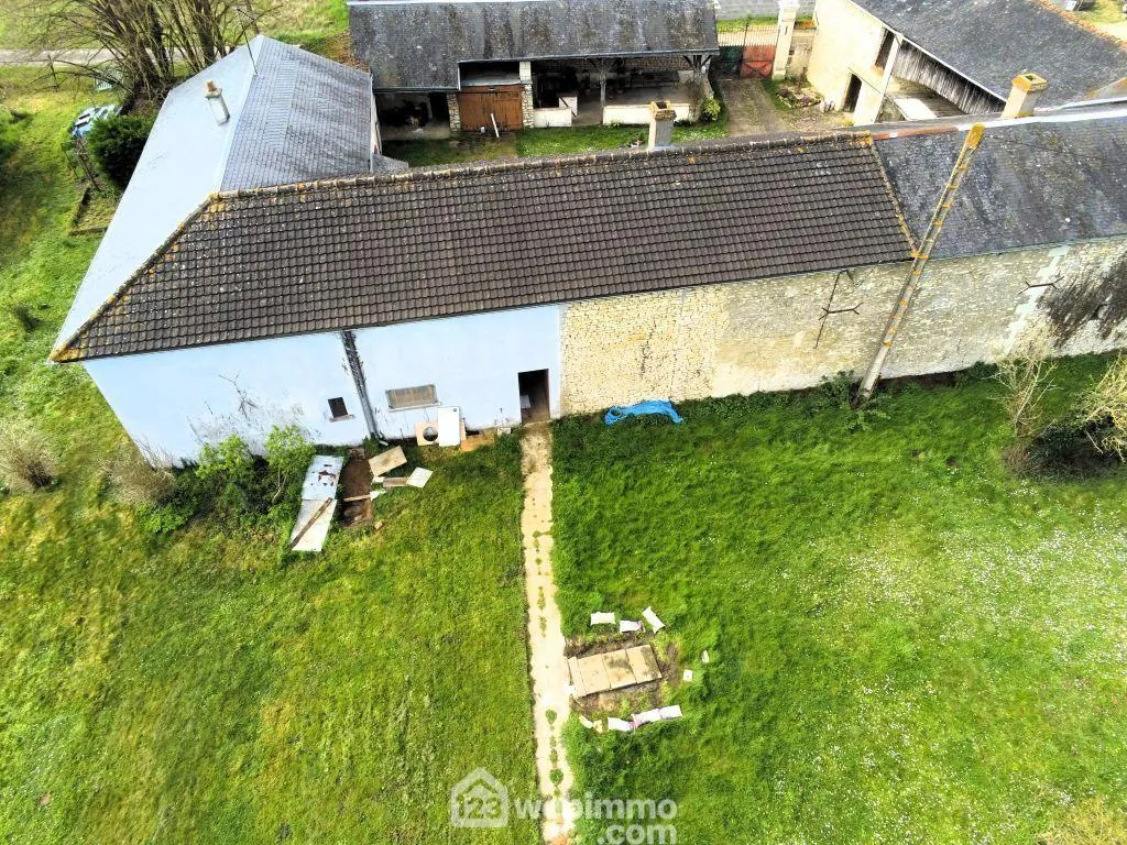 Maison de plain-pied 98 m² avec dépendances à Braye-sous-Faye 