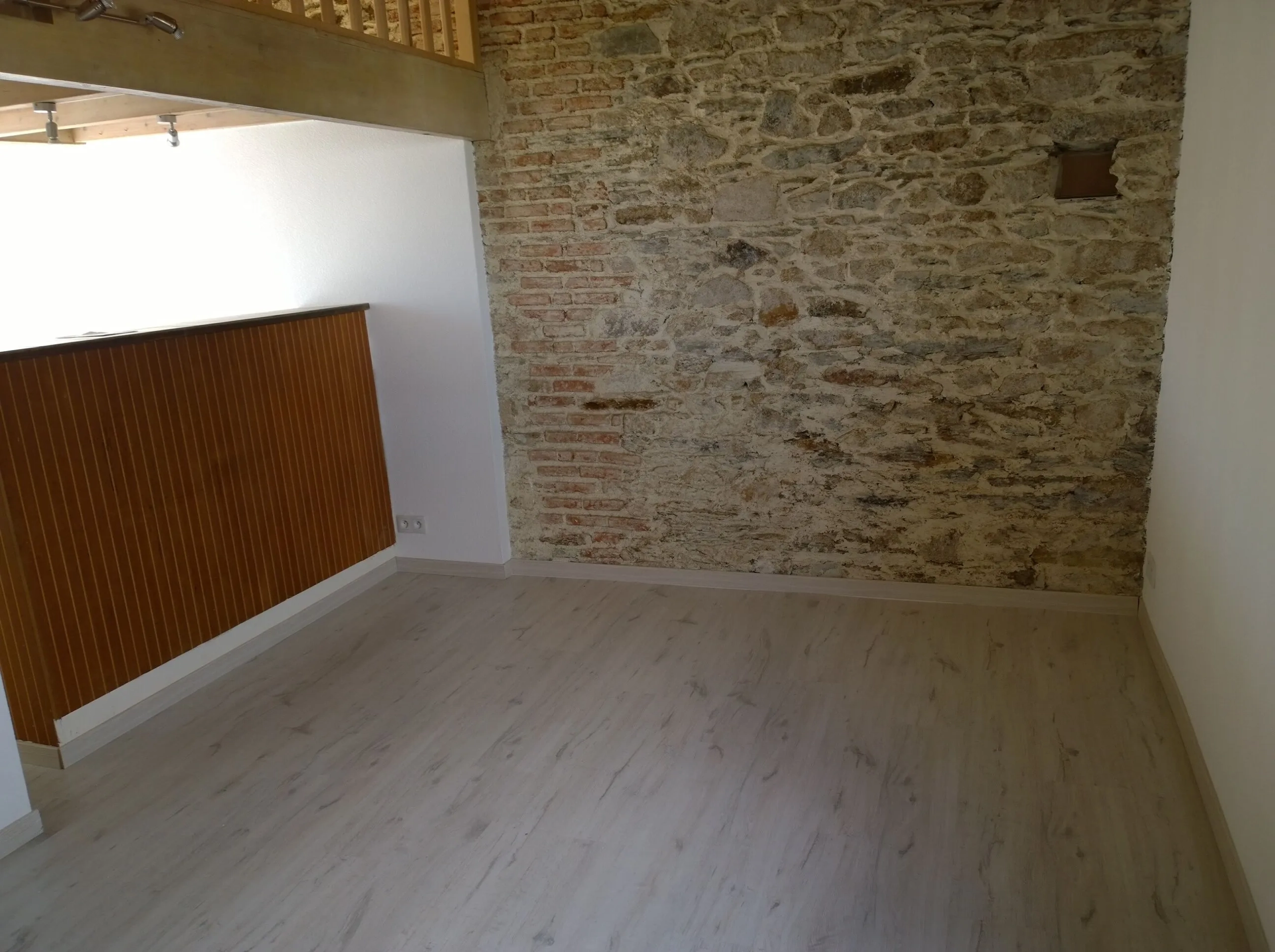 Appartement duplex en vente à Nantes près de la Place Viarme - Charme et authenticité 