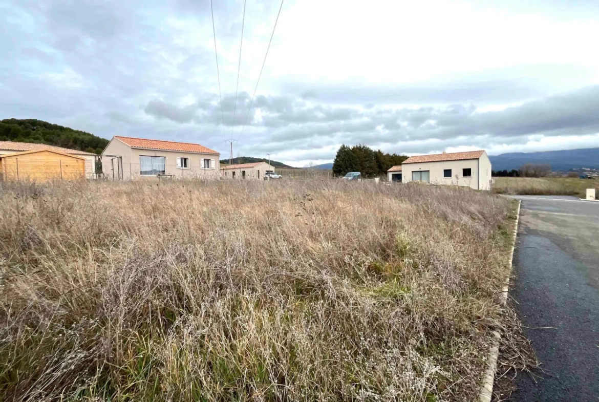Terrrain constructible de 738 m² à Gargas avec vue dégagée 