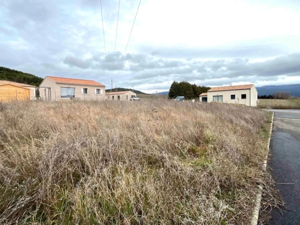 Terrrain constructible de 738 m² à Gargas avec vue dégagée
