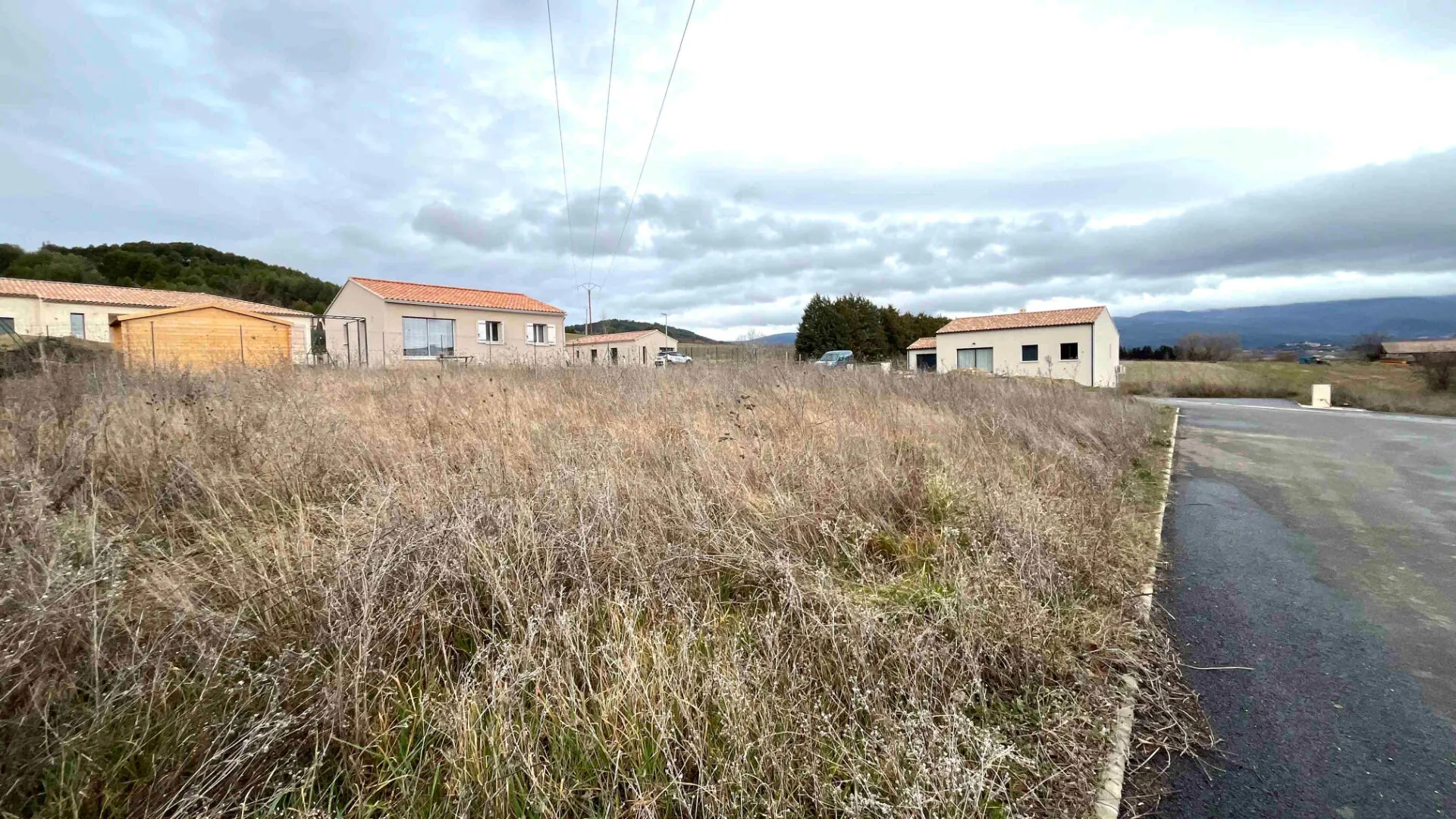 Terrrain constructible de 738 m² à Gargas avec vue dégagée 