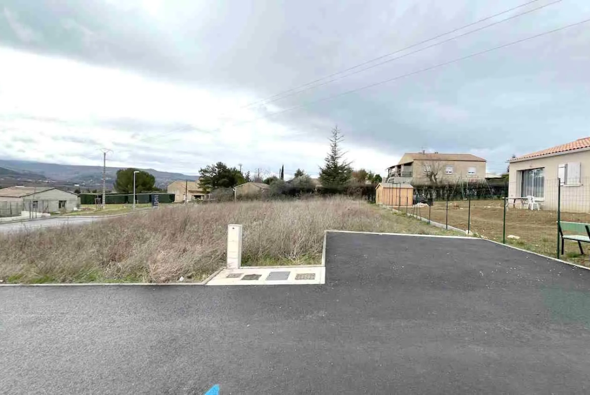 Terrrain constructible de 738 m² à Gargas avec vue dégagée 