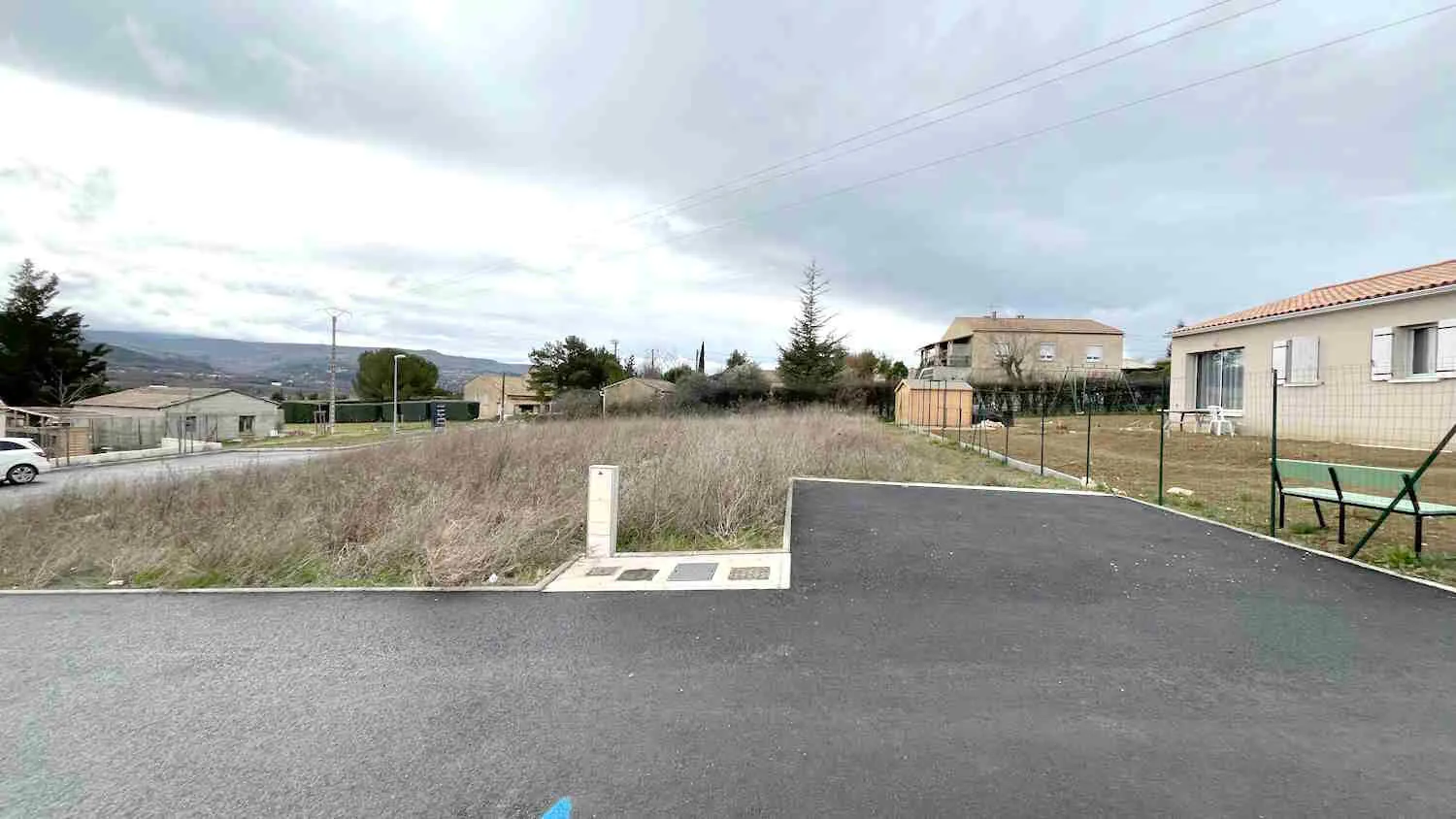 Terrrain constructible de 738 m² à Gargas avec vue dégagée 