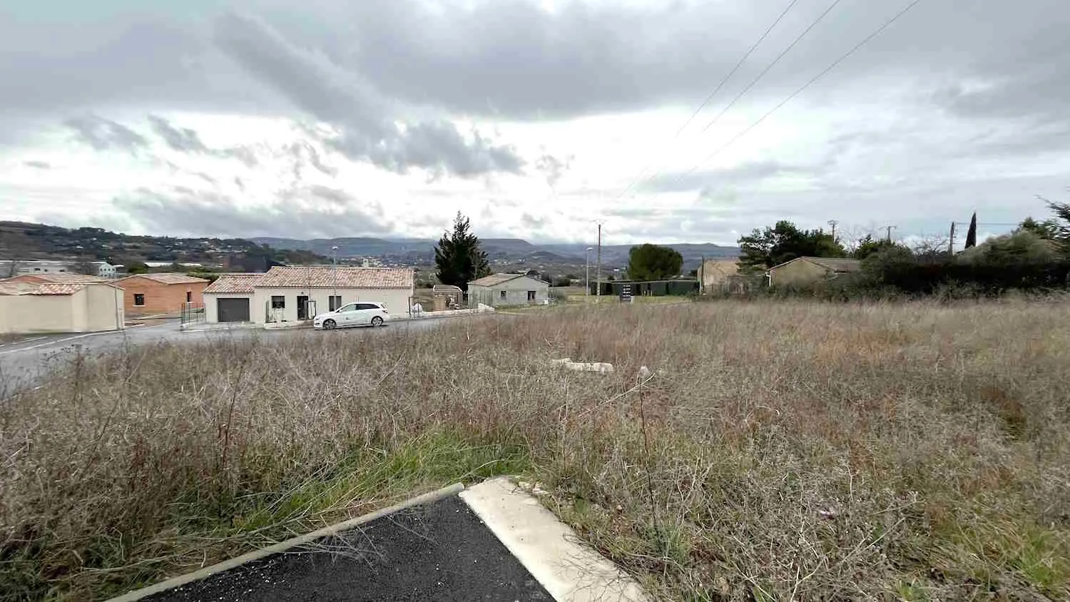 Terrrain constructible de 738 m² à Gargas avec vue dégagée 