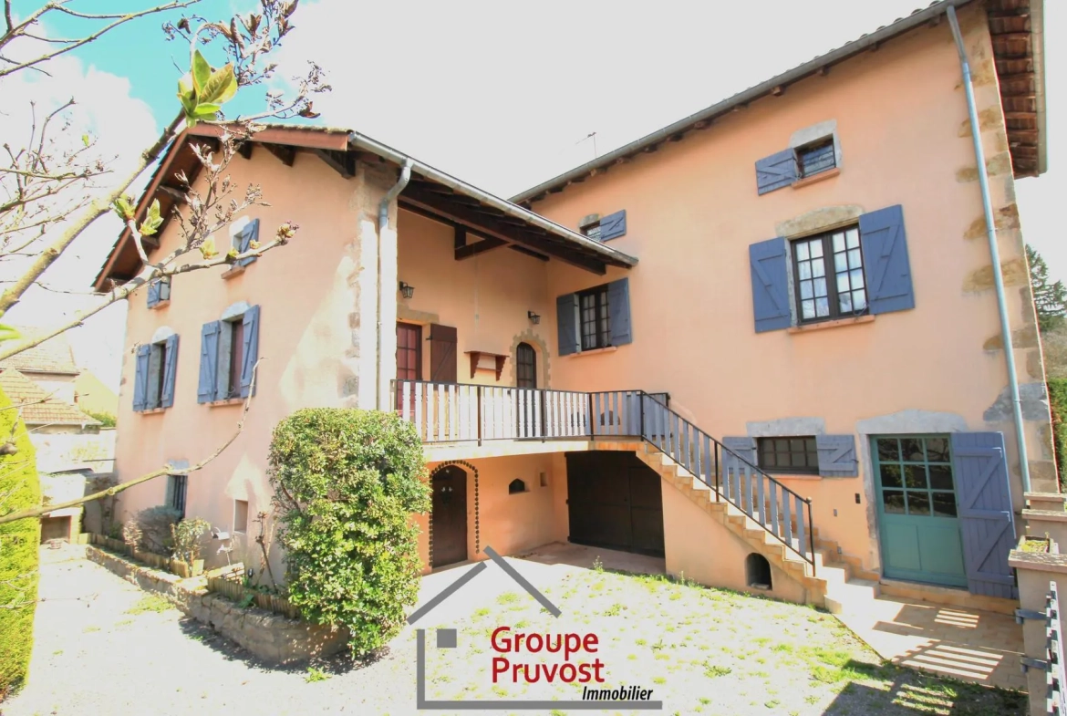 Charmante maison en pierre avec 4 chambres à Cluny, proche TGV et autoroutes 