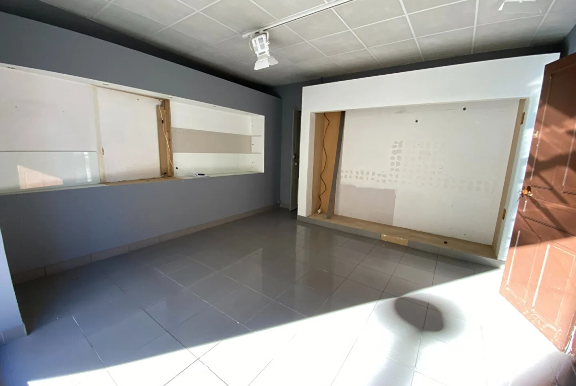 Local commercial de 110 m² en centre-ville de Pau, idéal pour divers projets 