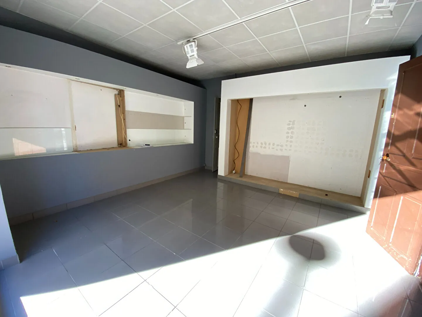 Local commercial de 110 m² en centre-ville de Pau, idéal pour divers projets 