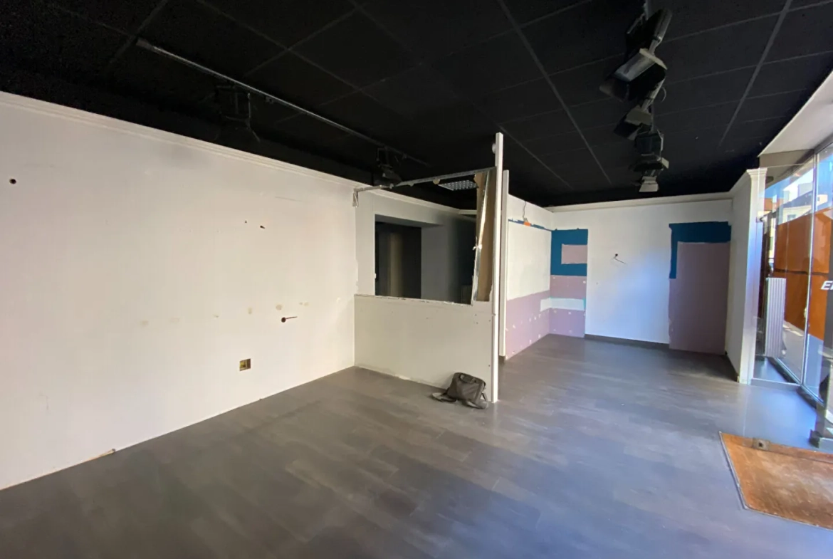 Local commercial de 110 m² en centre-ville de Pau, idéal pour divers projets 