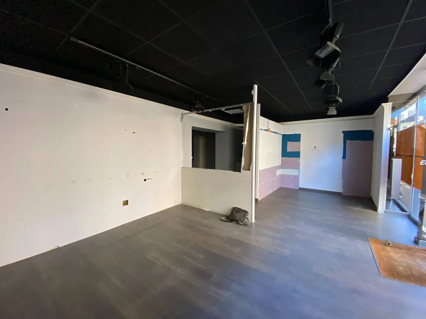 Local commercial de 110 m² en centre-ville de Pau, idéal pour divers projets 