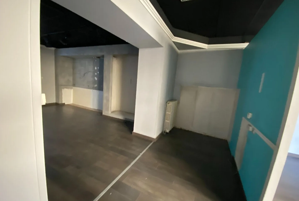 Local commercial de 110 m² en centre-ville de Pau, idéal pour divers projets 