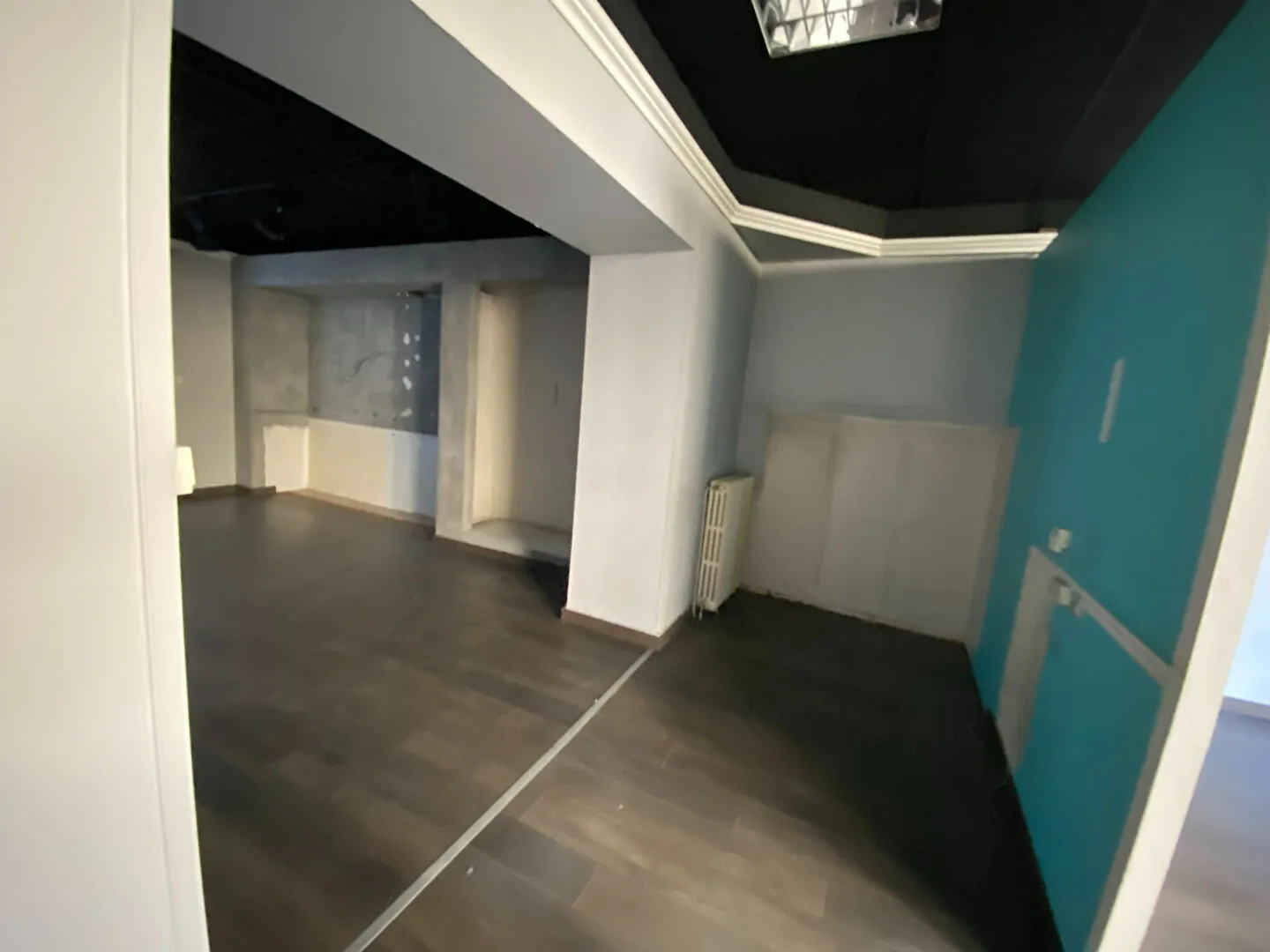 Local commercial de 110 m² en centre-ville de Pau, idéal pour divers projets 