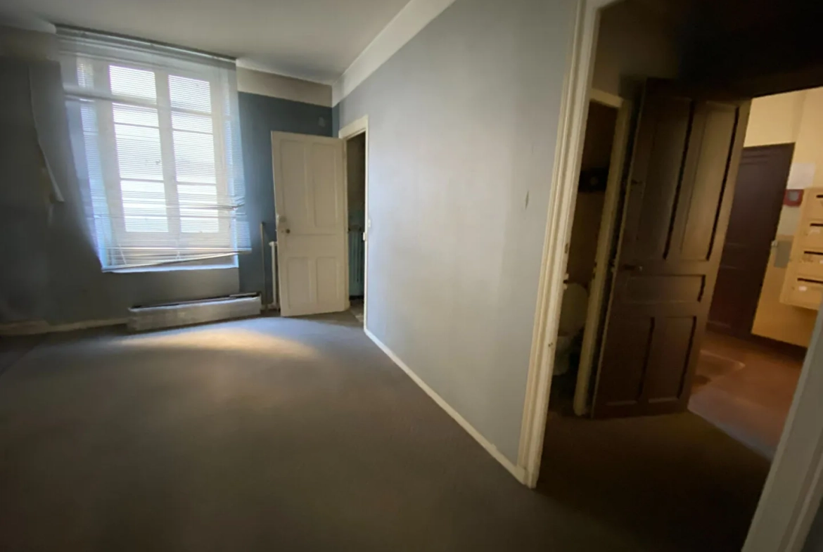 Local commercial de 110 m² en centre-ville de Pau, idéal pour divers projets 