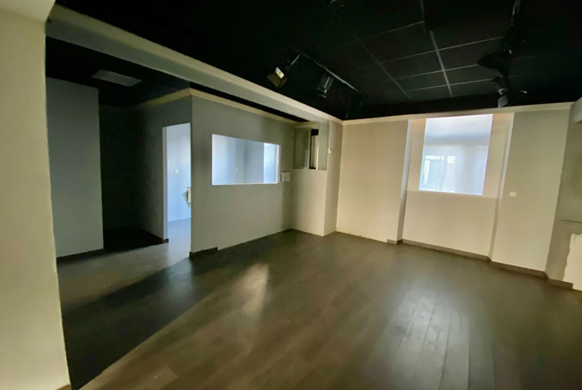 Local commercial de 110 m² en centre-ville de Pau, idéal pour divers projets 