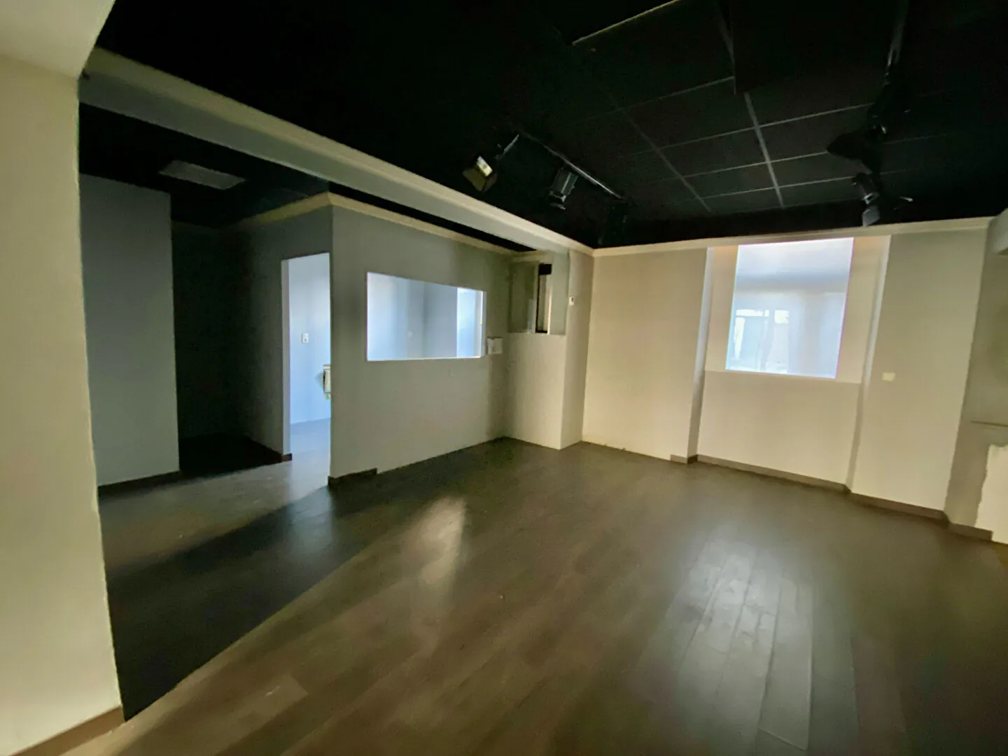 Local commercial de 110 m² en centre-ville de Pau, idéal pour divers projets 