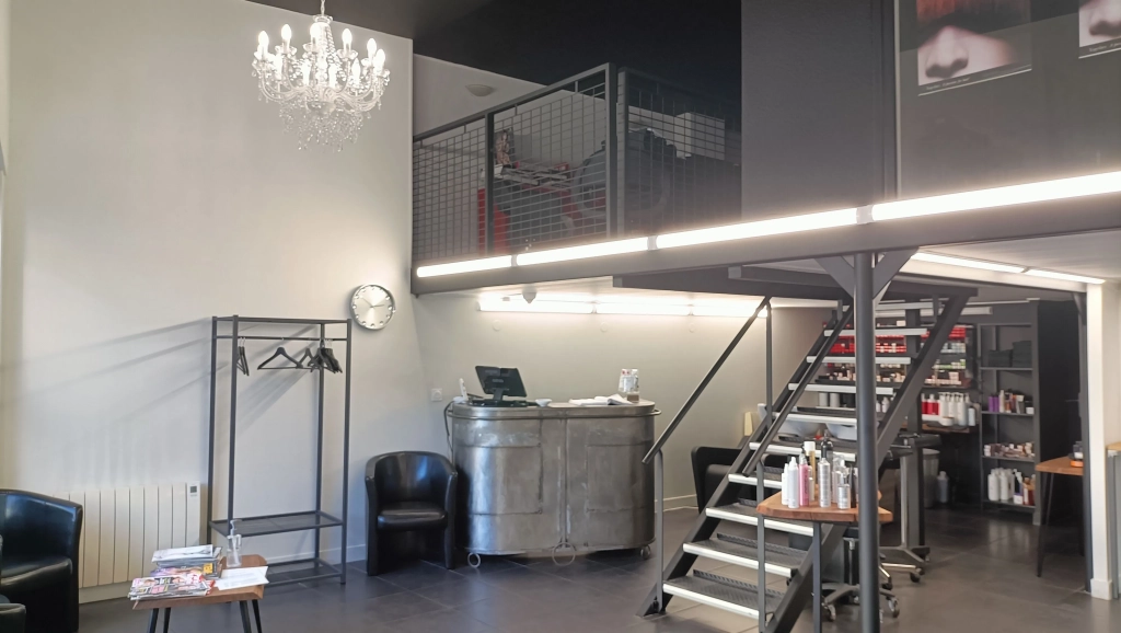 Fonds de commerce en salon de coiffure à Saint-Étienne centre, 110 m² rénovés