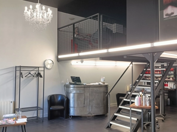 Fonds de commerce en salon de coiffure à Saint-Étienne centre, 110 m² rénovés