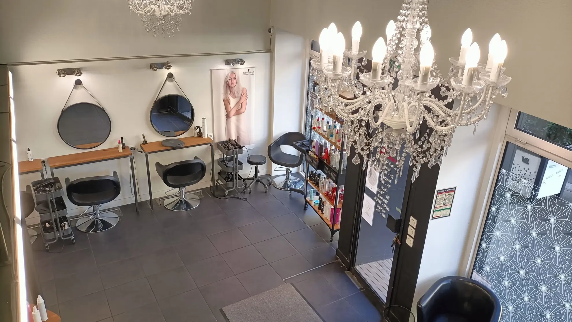 Fonds de commerce en salon de coiffure à Saint-Étienne centre, 110 m² rénovés 