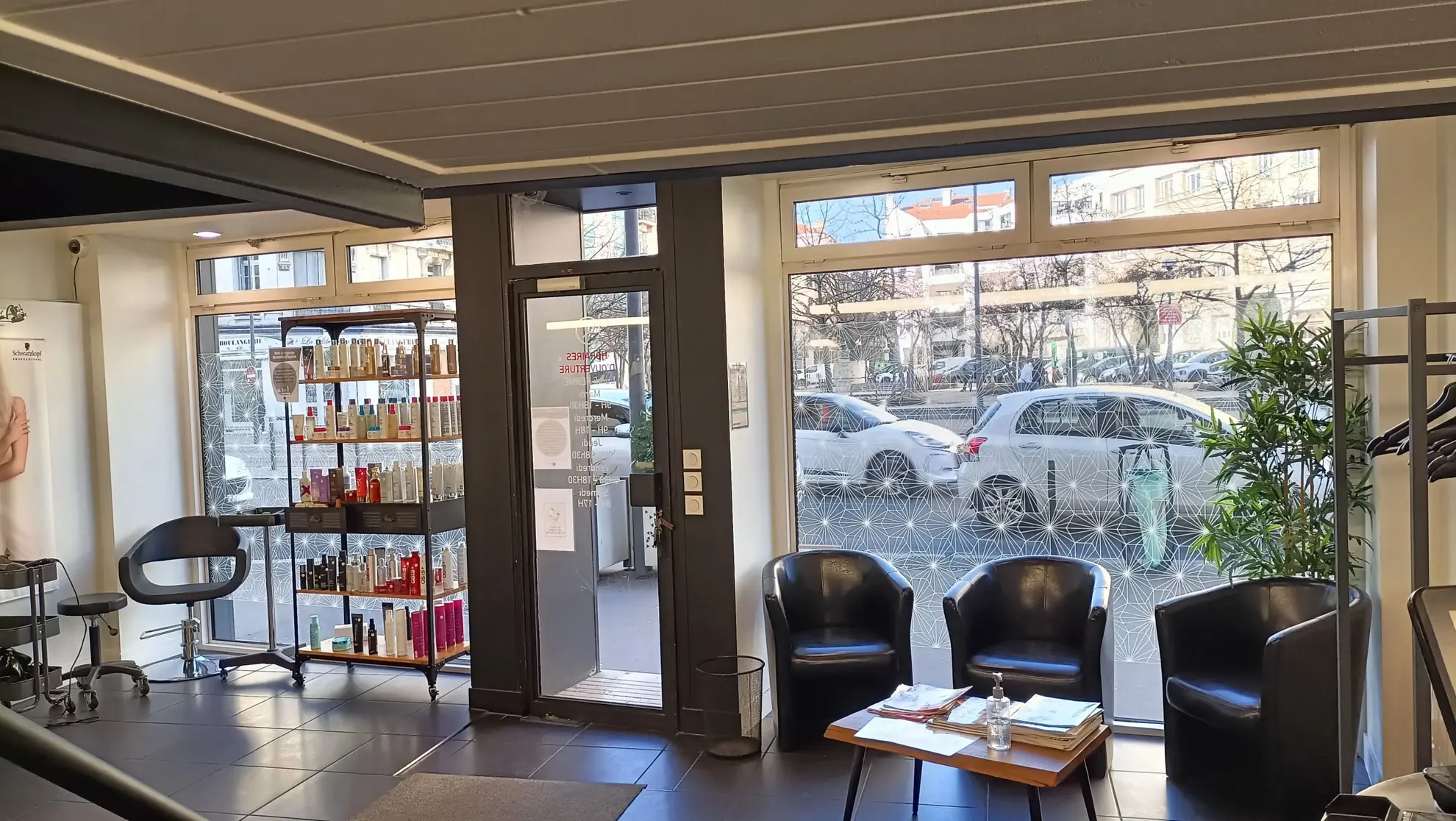 Fonds de commerce en salon de coiffure à Saint-Étienne centre, 110 m² rénovés 