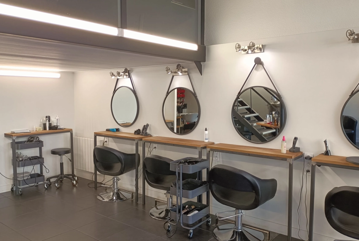Fonds de commerce en salon de coiffure à Saint-Étienne centre, 110 m² rénovés 