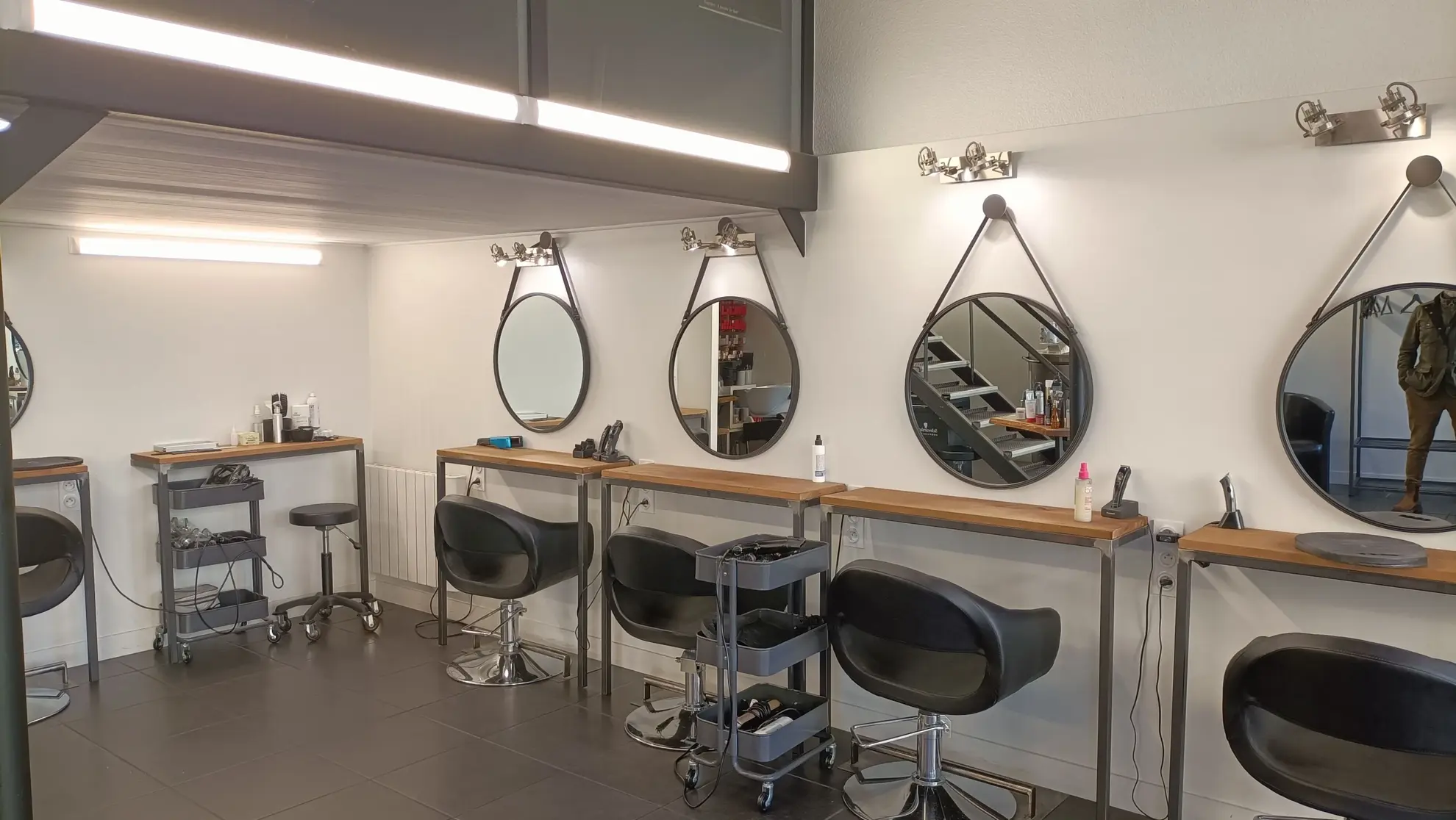 Fonds de commerce en salon de coiffure à Saint-Étienne centre, 110 m² rénovés 