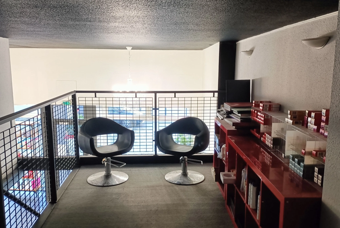 Fonds de commerce en salon de coiffure à Saint-Étienne centre, 110 m² rénovés 