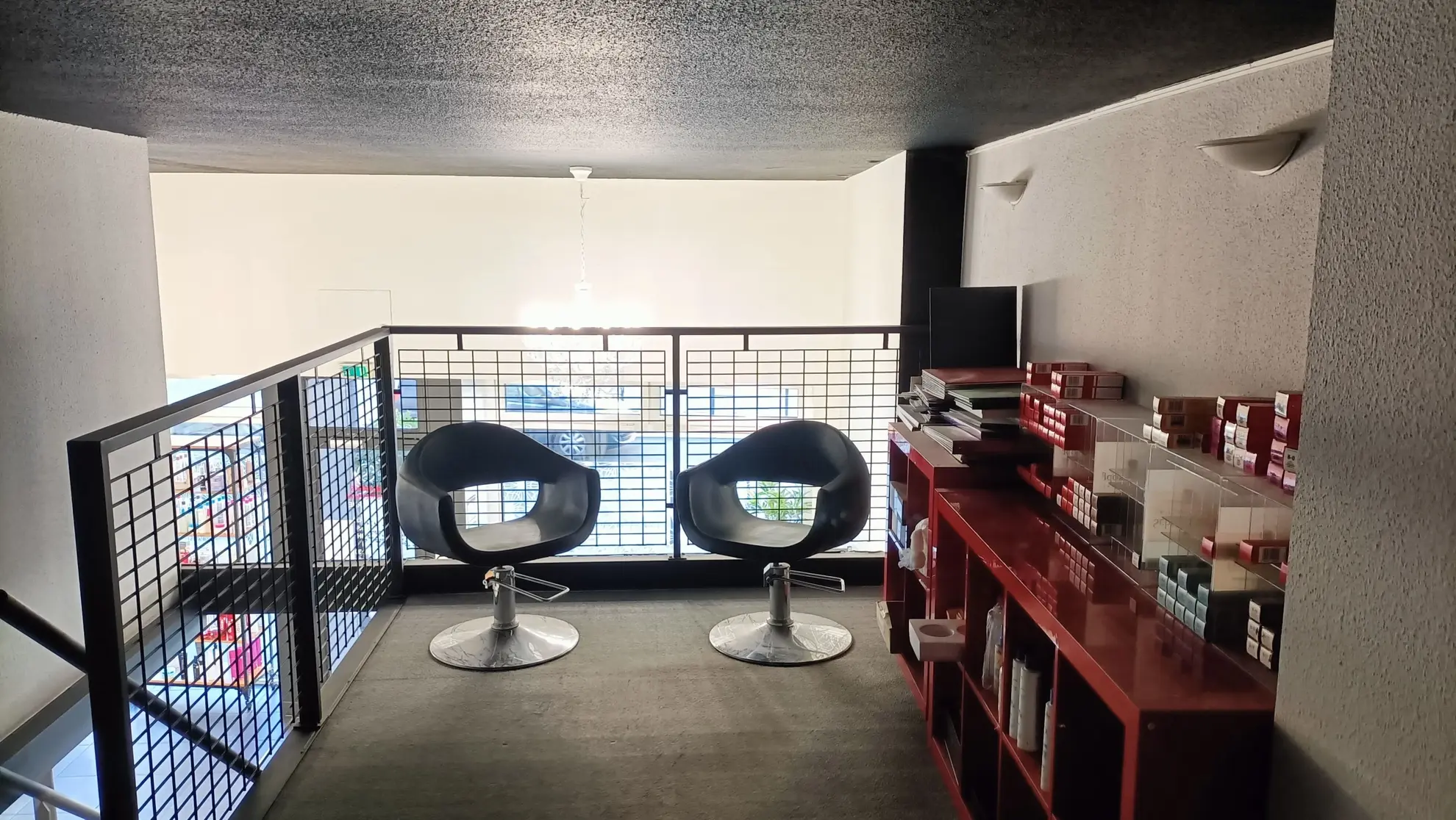 Fonds de commerce en salon de coiffure à Saint-Étienne centre, 110 m² rénovés 