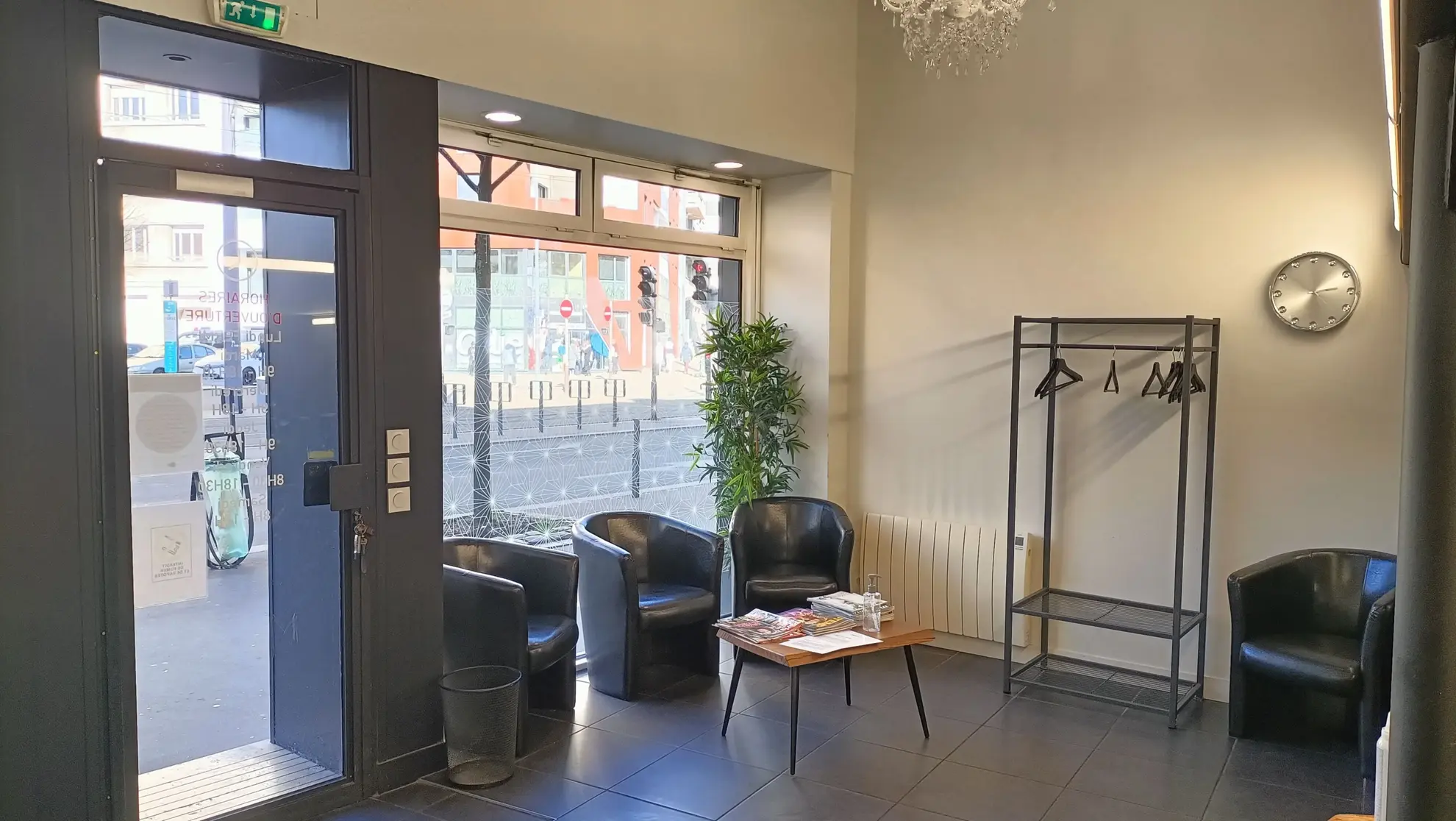Fonds de commerce en salon de coiffure à Saint-Étienne centre, 110 m² rénovés 