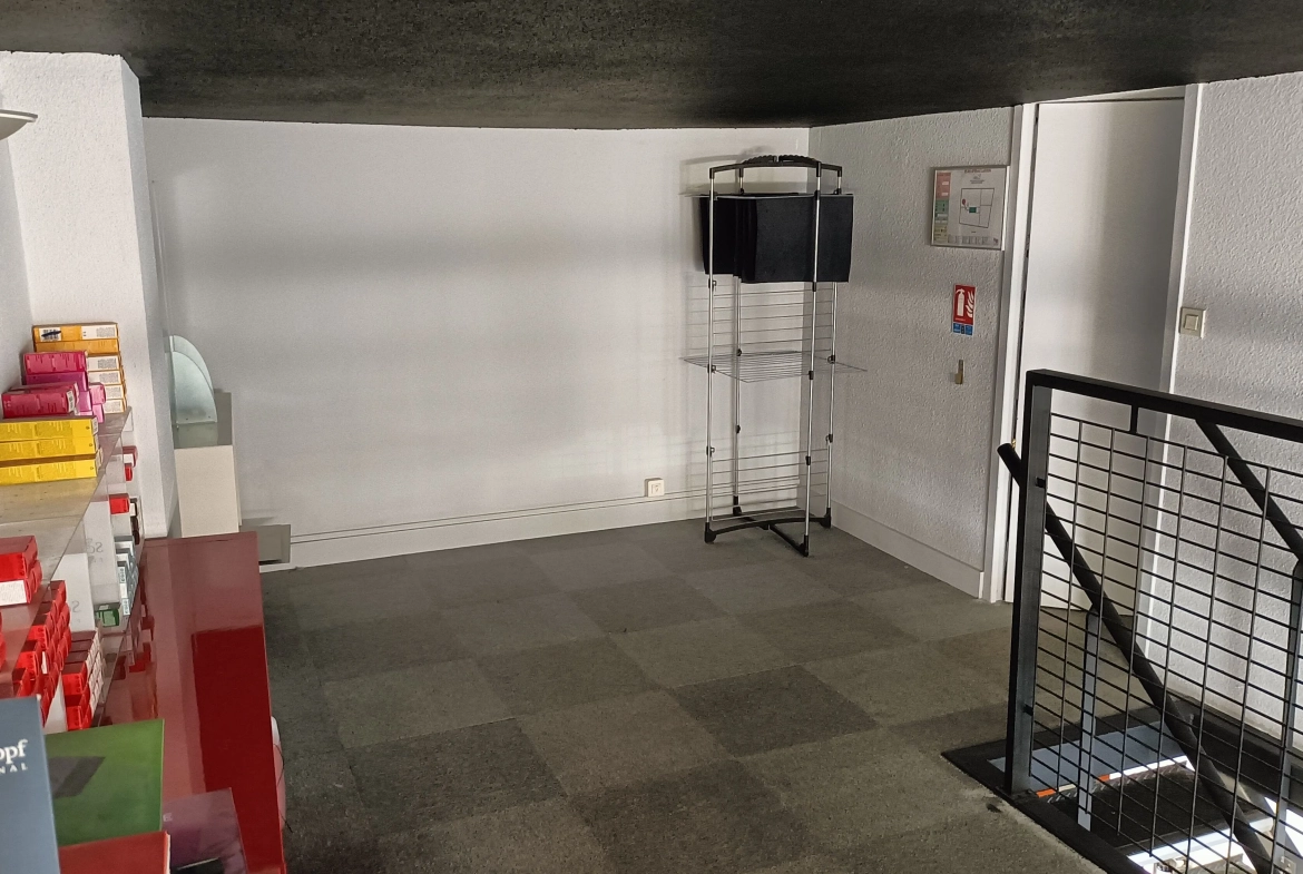 Fonds de commerce en salon de coiffure à Saint-Étienne centre, 110 m² rénovés 