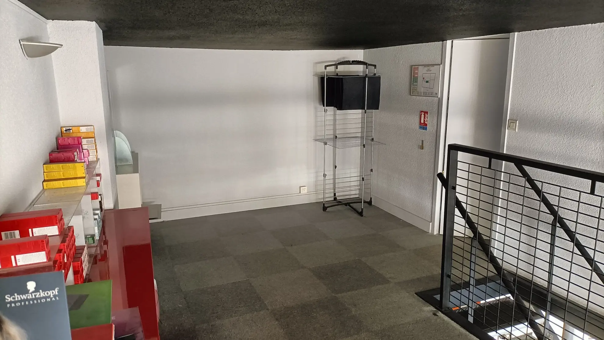 Fonds de commerce en salon de coiffure à Saint-Étienne centre, 110 m² rénovés 