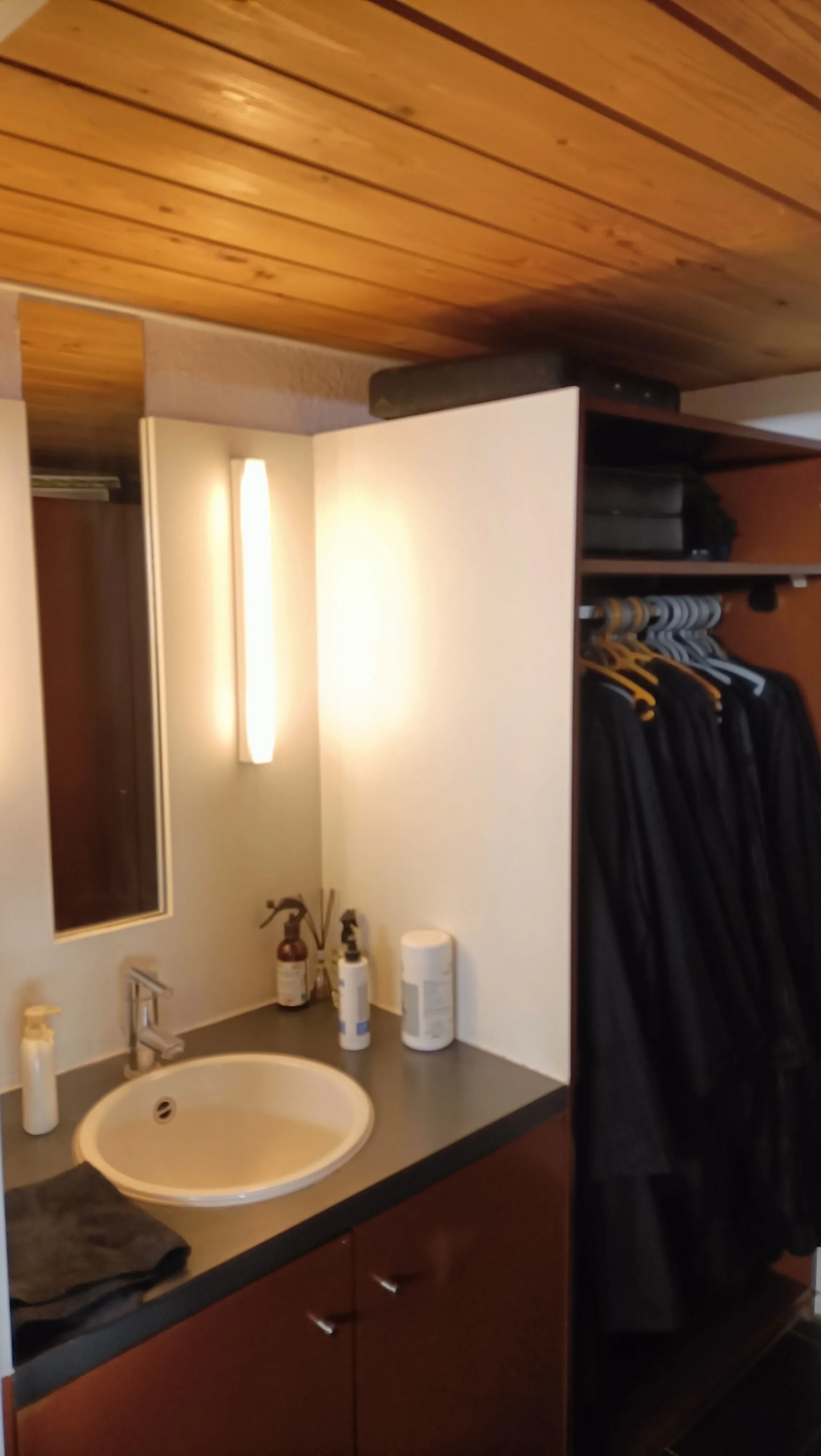Fonds de commerce en salon de coiffure à Saint-Étienne centre, 110 m² rénovés 