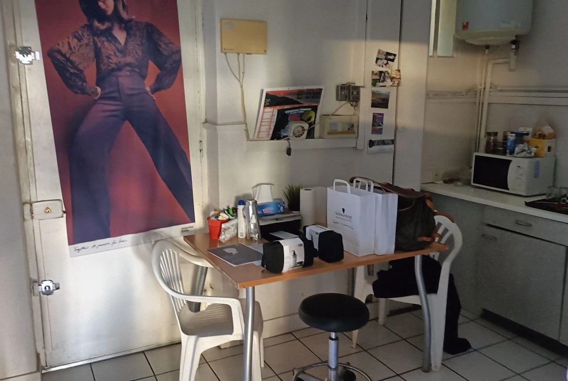 Fonds de commerce en salon de coiffure à Saint-Étienne centre, 110 m² rénovés 