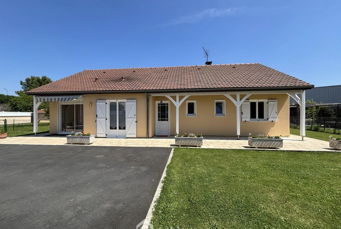 Maison à vendre de 117 m² à Châtellerault avec grand terrain et panneaux solaires 