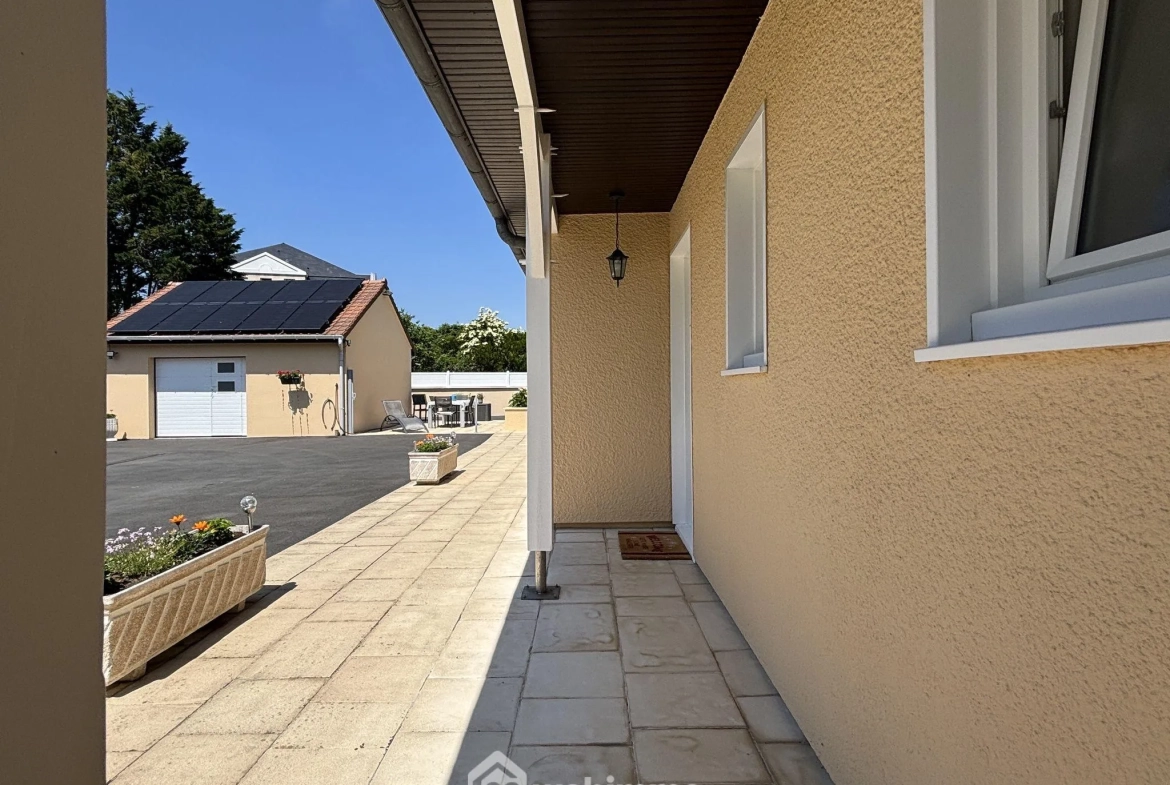 Maison à vendre de 117 m² à Châtellerault avec grand terrain et panneaux solaires 