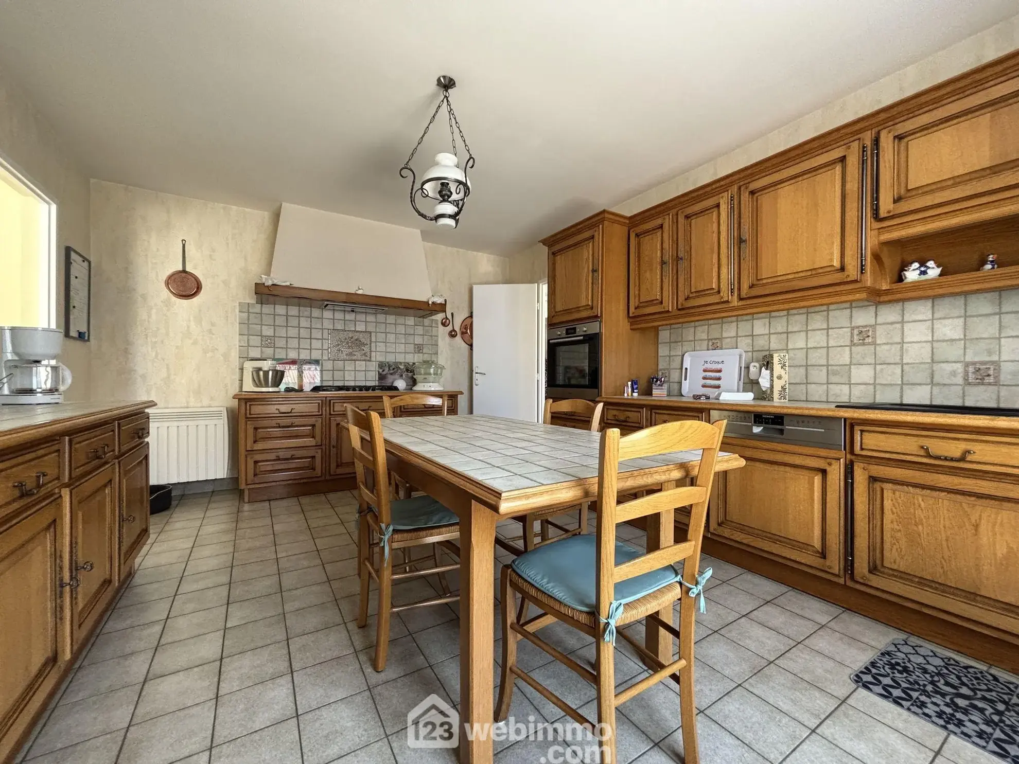 Maison à vendre de 117 m² à Châtellerault avec grand terrain et panneaux solaires 