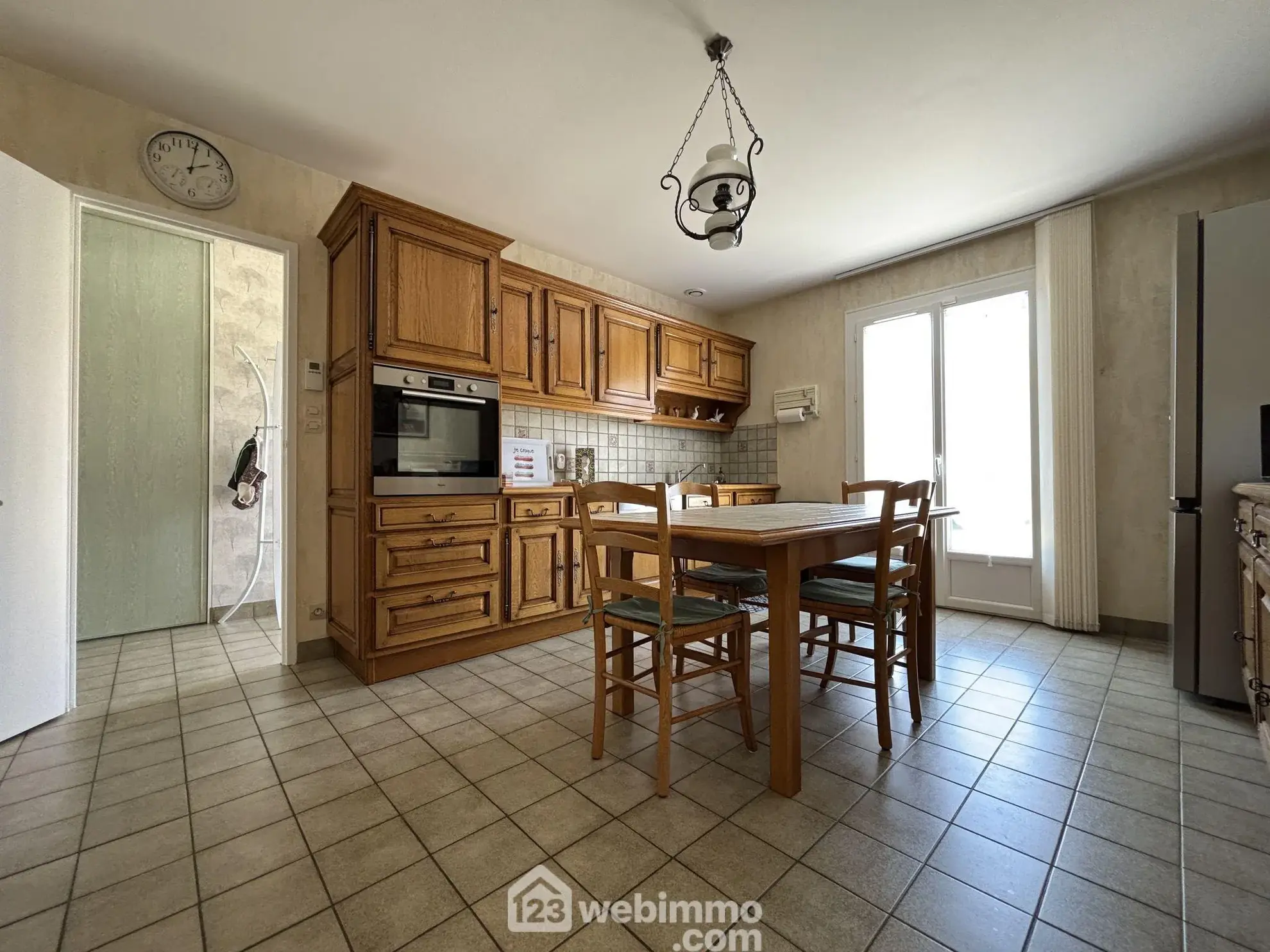 Maison à vendre de 117 m² à Châtellerault avec grand terrain et panneaux solaires 