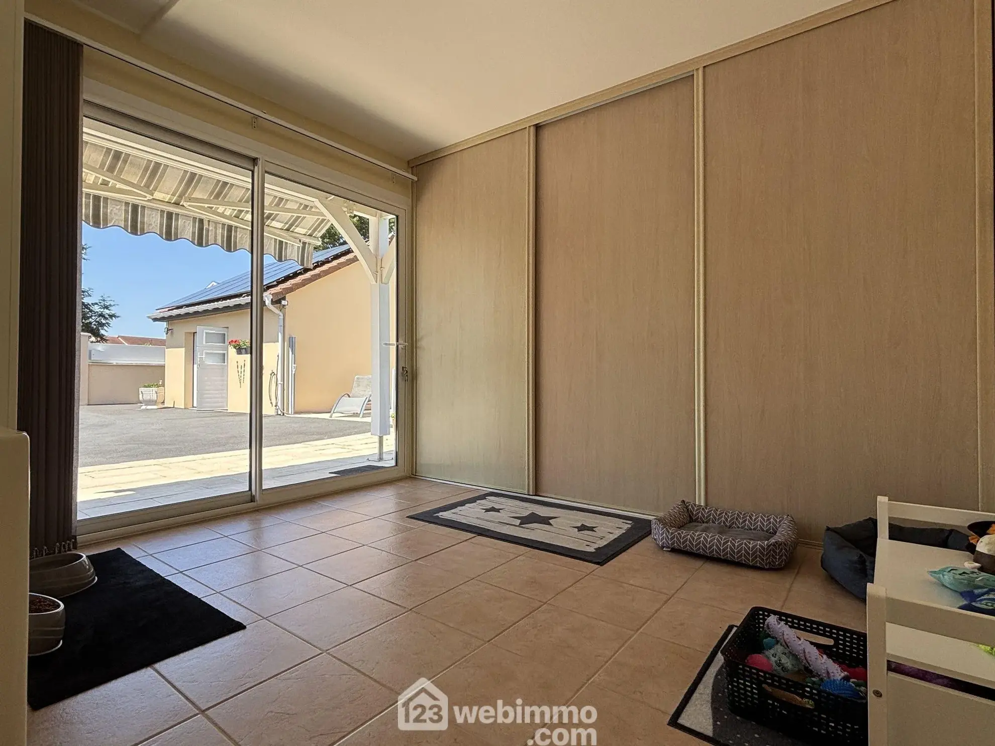 Maison à vendre de 117 m² à Châtellerault avec grand terrain et panneaux solaires 