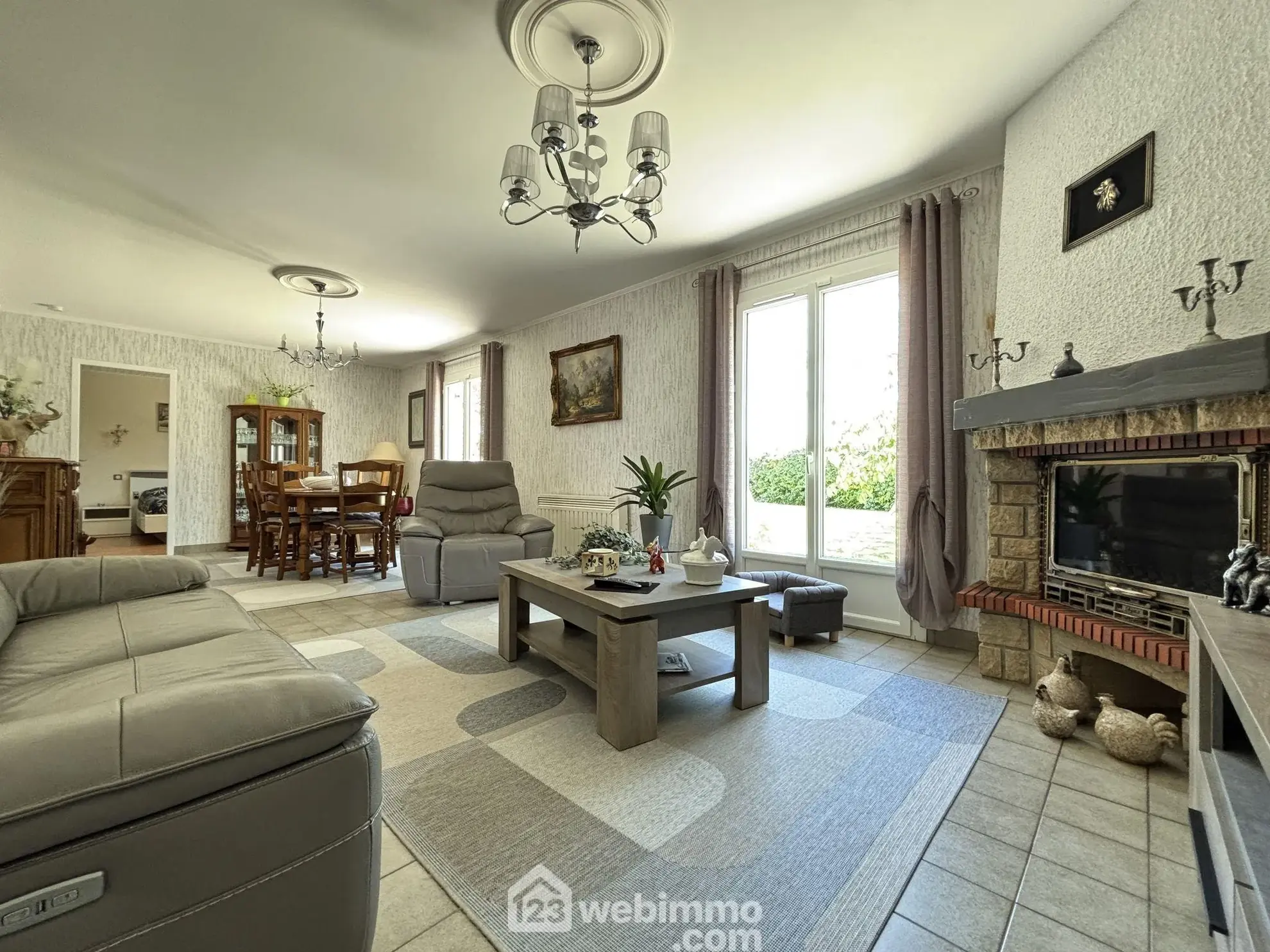 Maison à vendre de 117 m² à Châtellerault avec grand terrain et panneaux solaires 