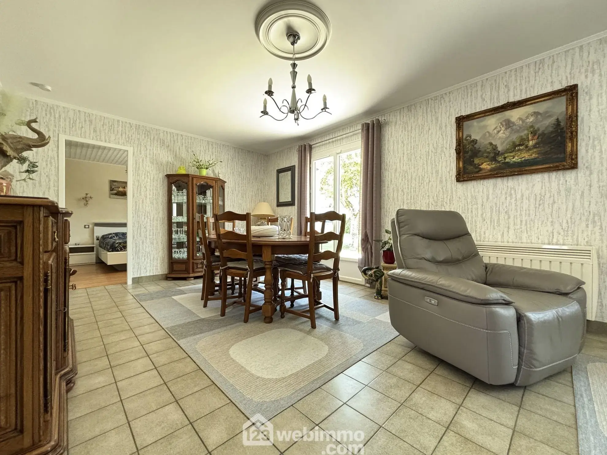 Maison à vendre de 117 m² à Châtellerault avec grand terrain et panneaux solaires 