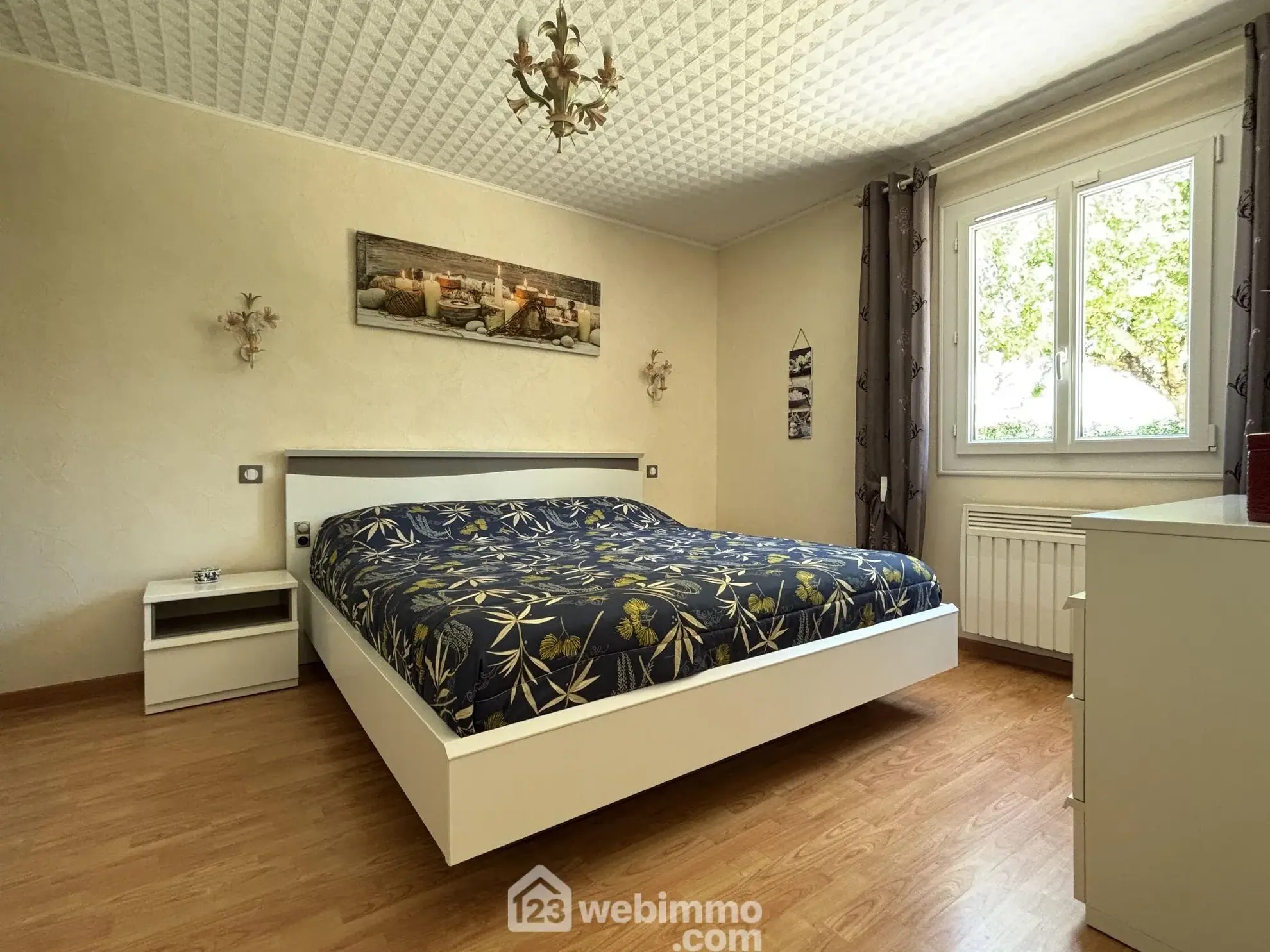 Maison à vendre de 117 m² à Châtellerault avec grand terrain et panneaux solaires 
