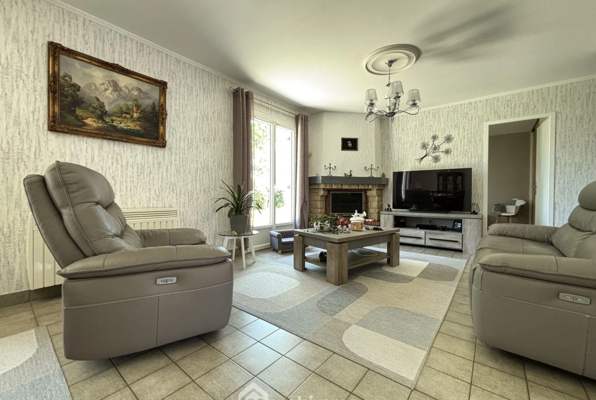 Maison à vendre de 117 m² à Châtellerault avec grand terrain et panneaux solaires 