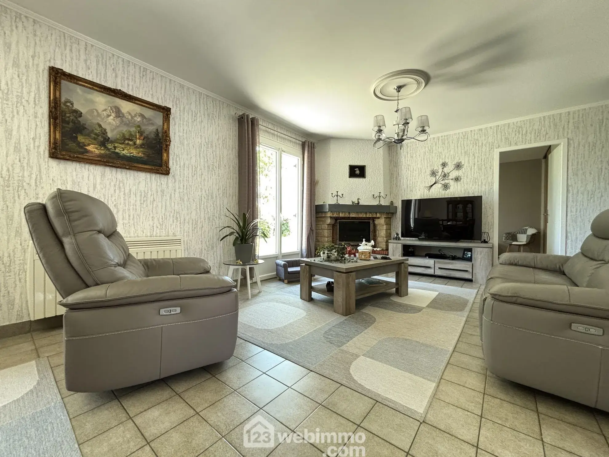 Maison à vendre de 117 m² à Châtellerault avec grand terrain et panneaux solaires 
