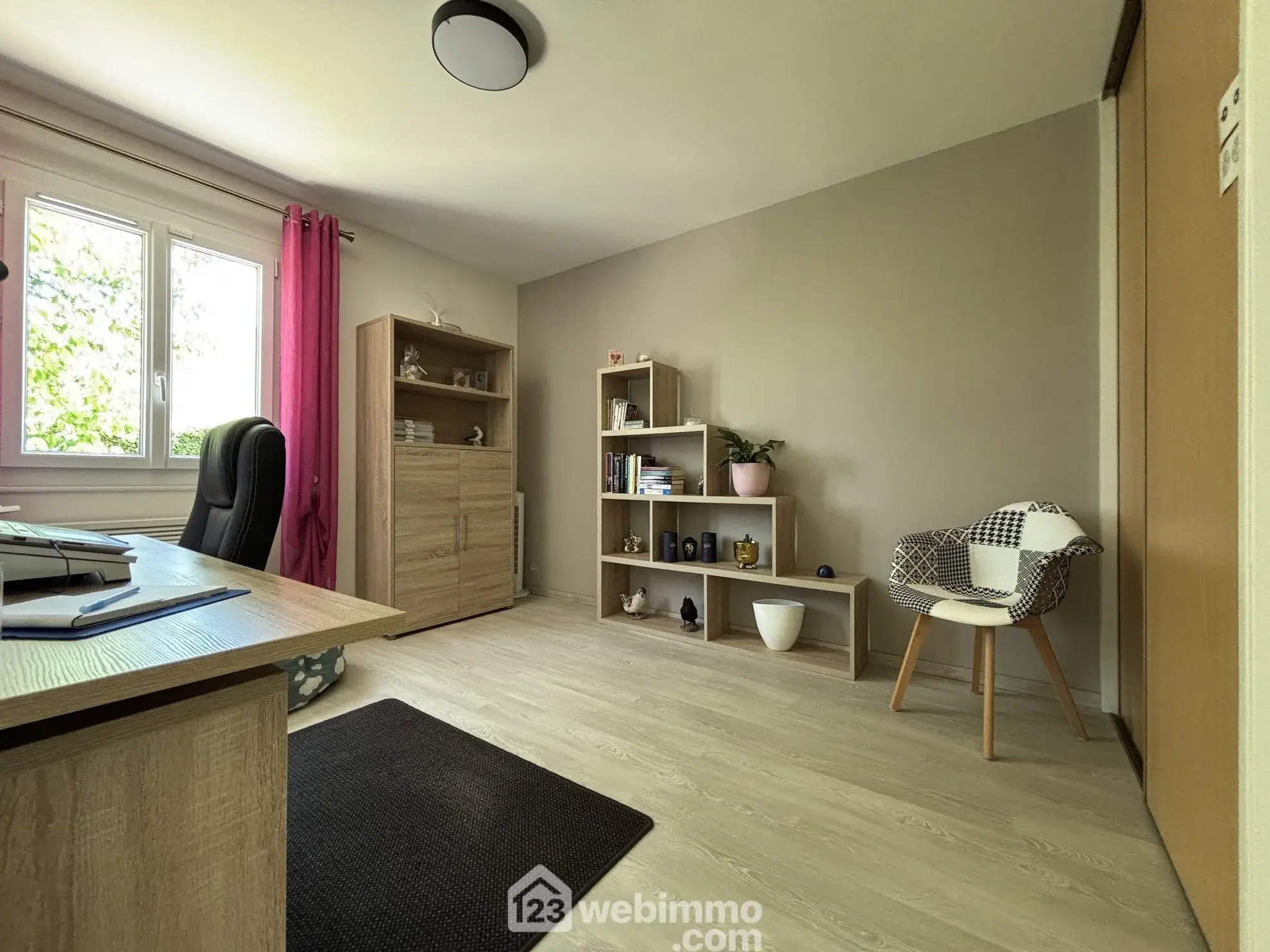 Maison à vendre de 117 m² à Châtellerault avec grand terrain et panneaux solaires 